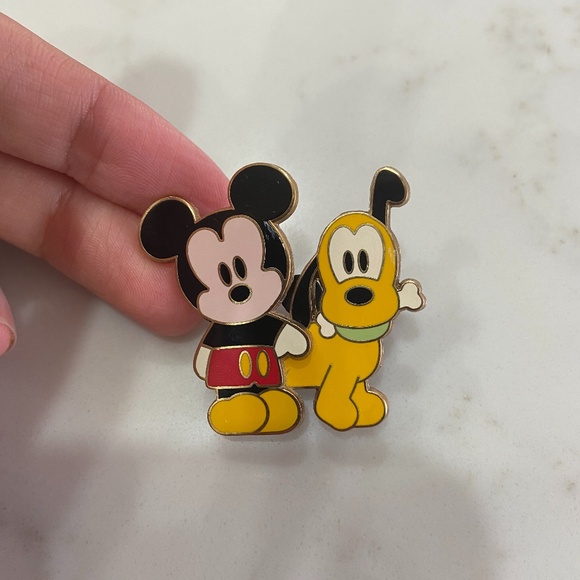Disney Mickey and Pluto Trading Pin - Picture 1 of 3